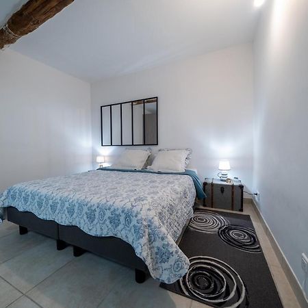 Au Coeur Du Vieux Village Saint-Chamas Bagian luar foto