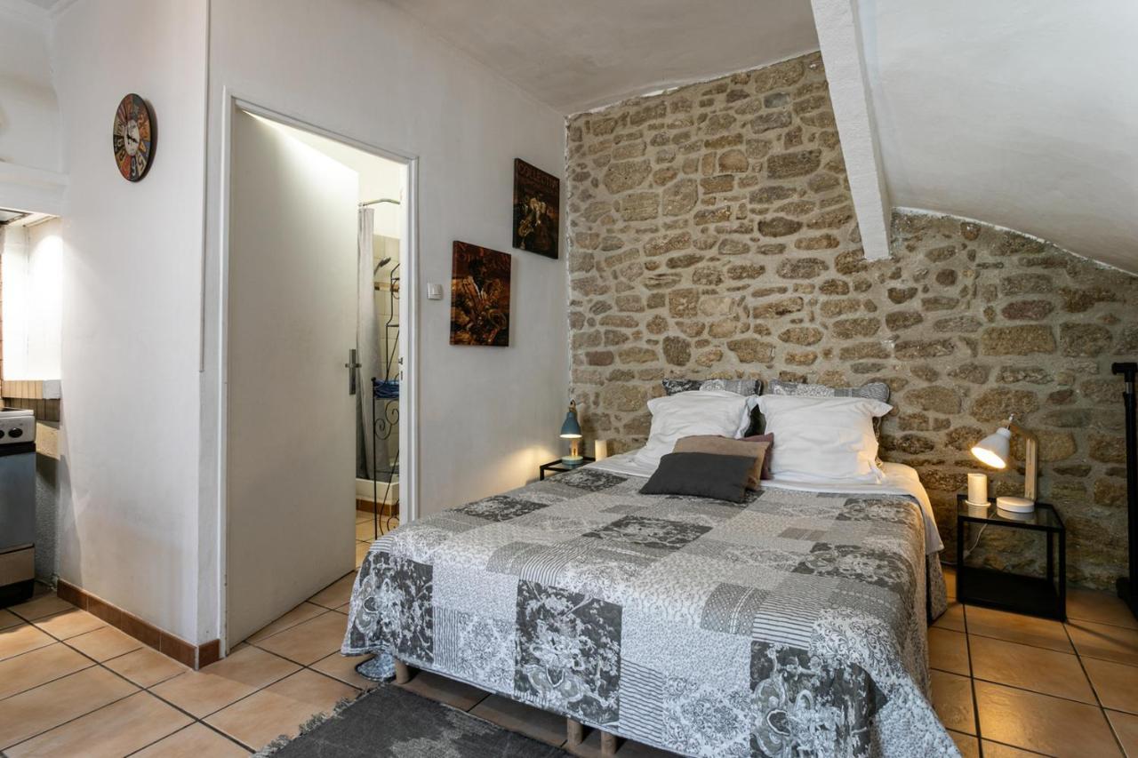 Au Coeur Du Vieux Village Saint-Chamas Bagian luar foto