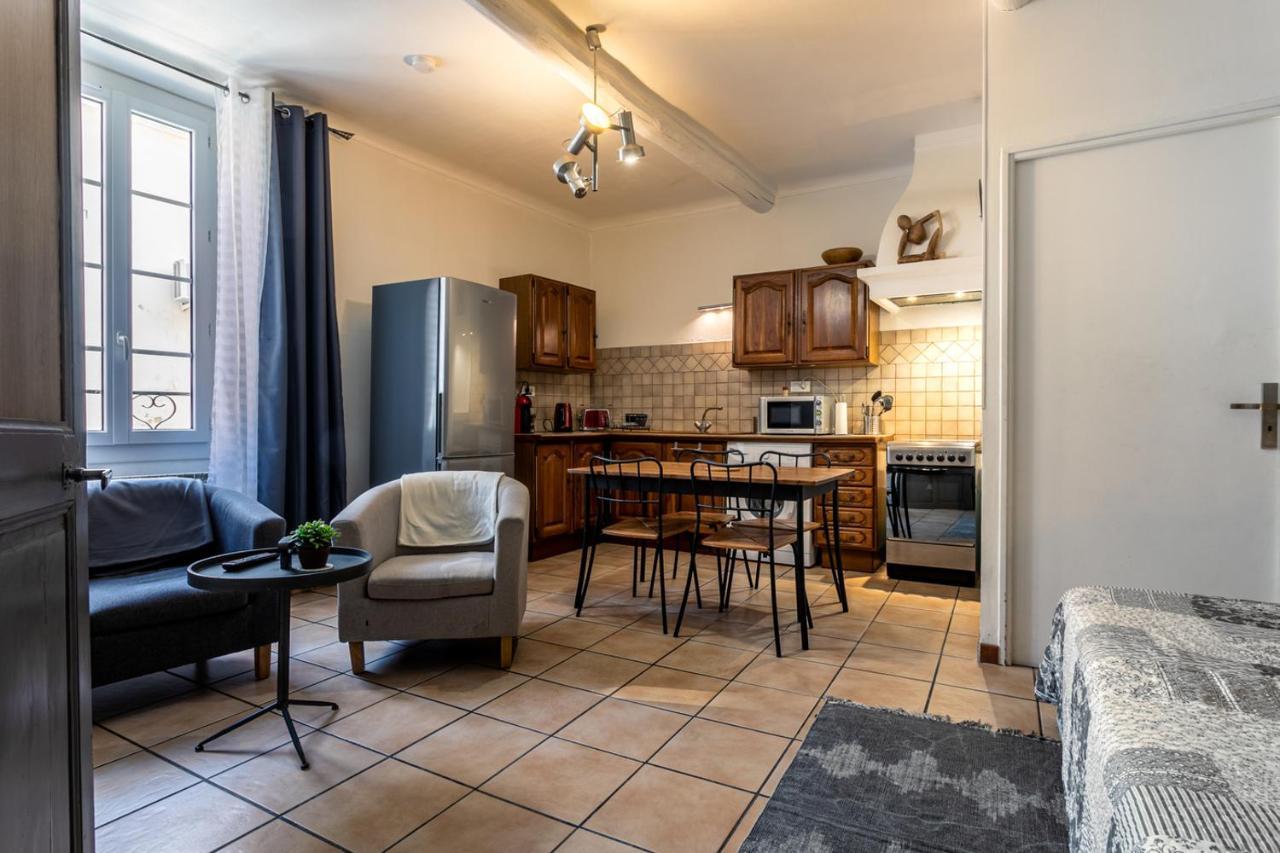 Au Coeur Du Vieux Village Saint-Chamas Bagian luar foto