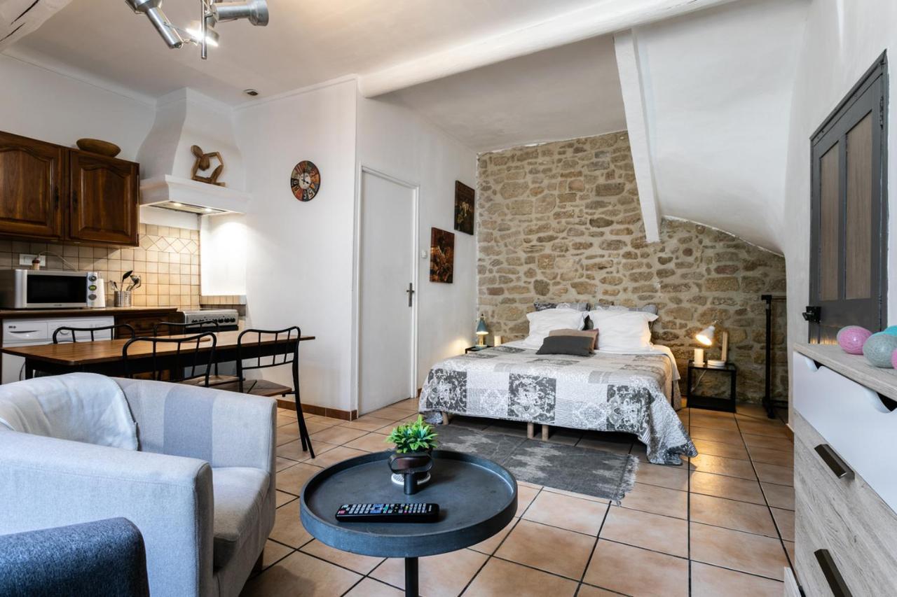 Au Coeur Du Vieux Village Saint-Chamas Bagian luar foto