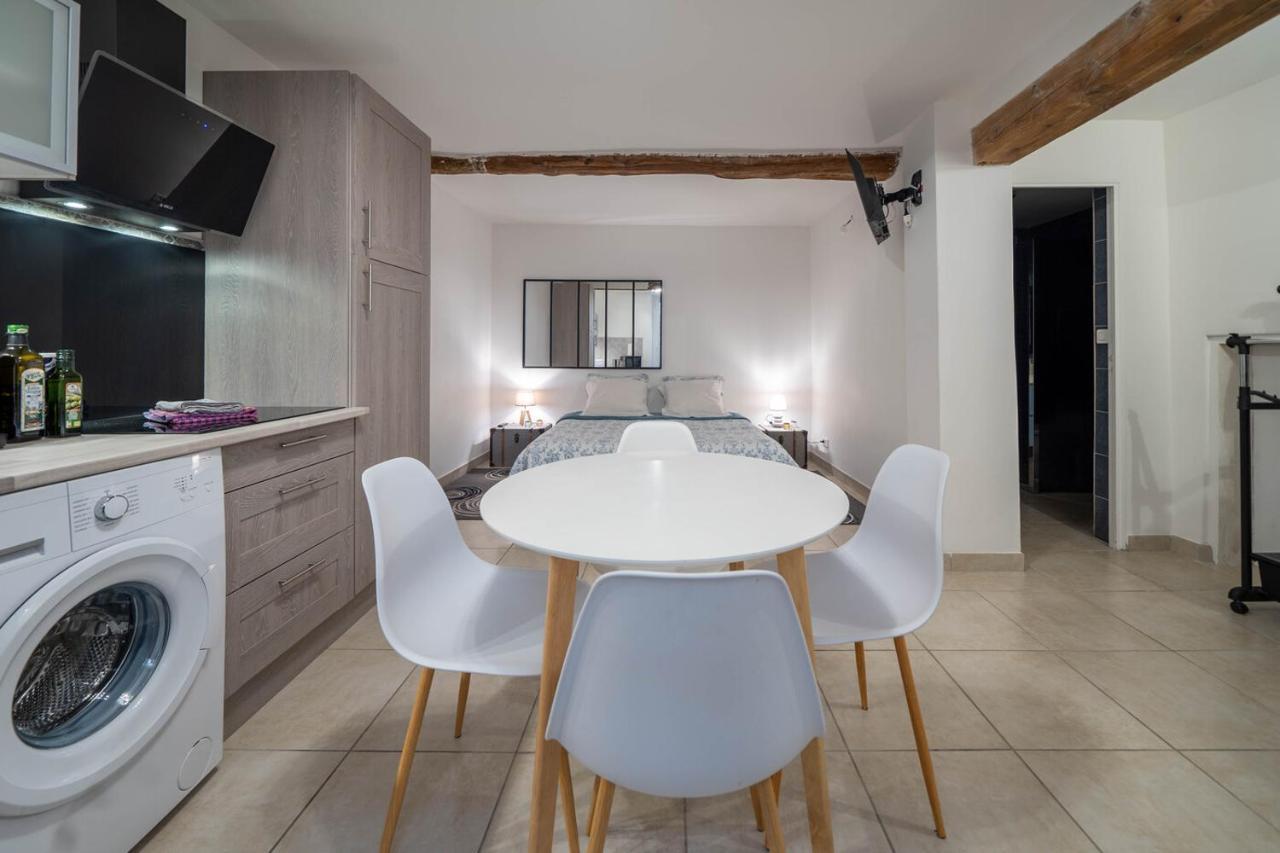 Au Coeur Du Vieux Village Saint-Chamas Bagian luar foto