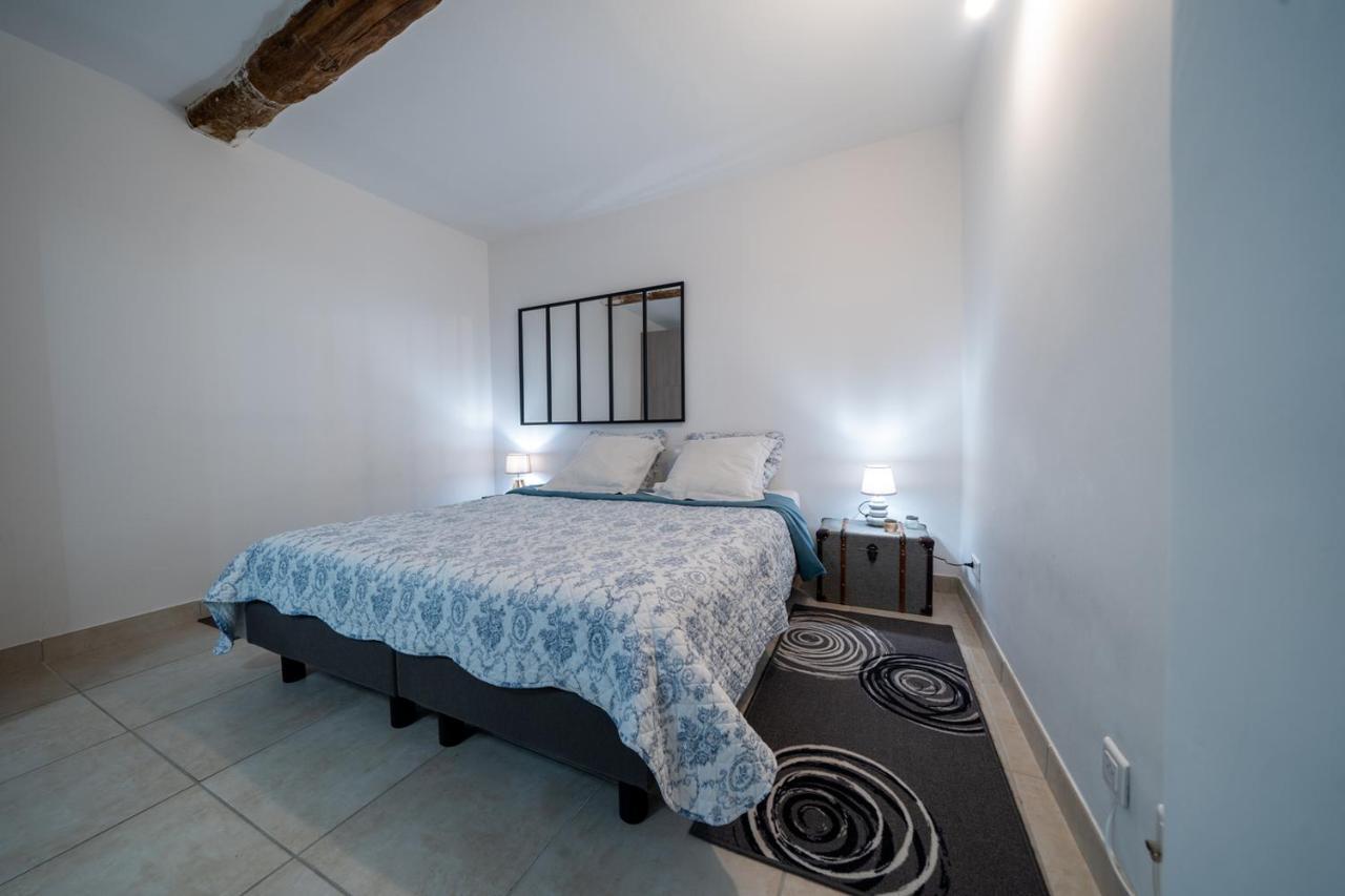 Au Coeur Du Vieux Village Saint-Chamas Bagian luar foto