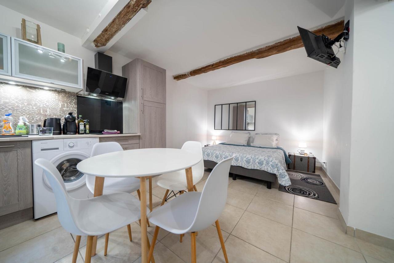 Au Coeur Du Vieux Village Saint-Chamas Bagian luar foto