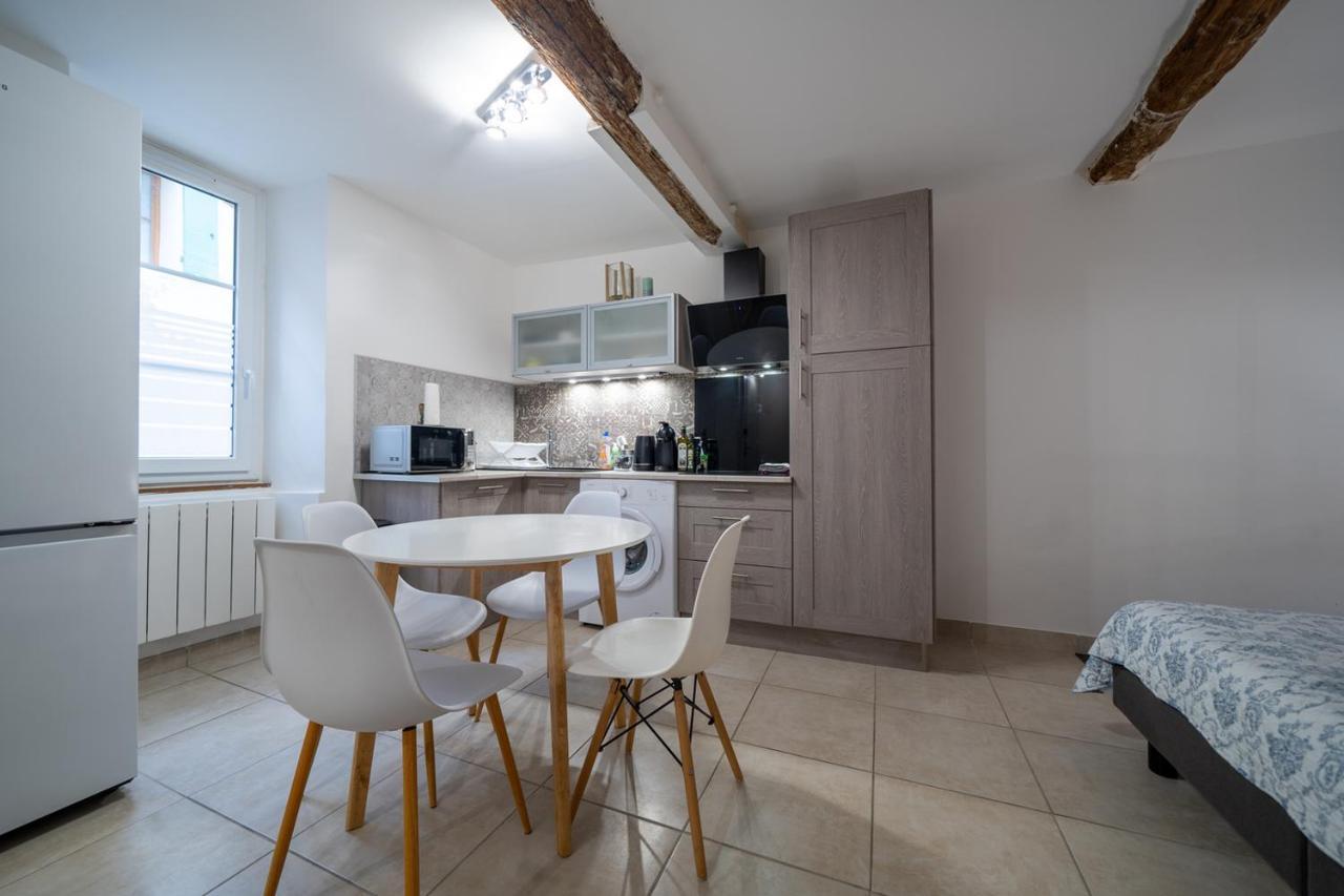Au Coeur Du Vieux Village Saint-Chamas Bagian luar foto