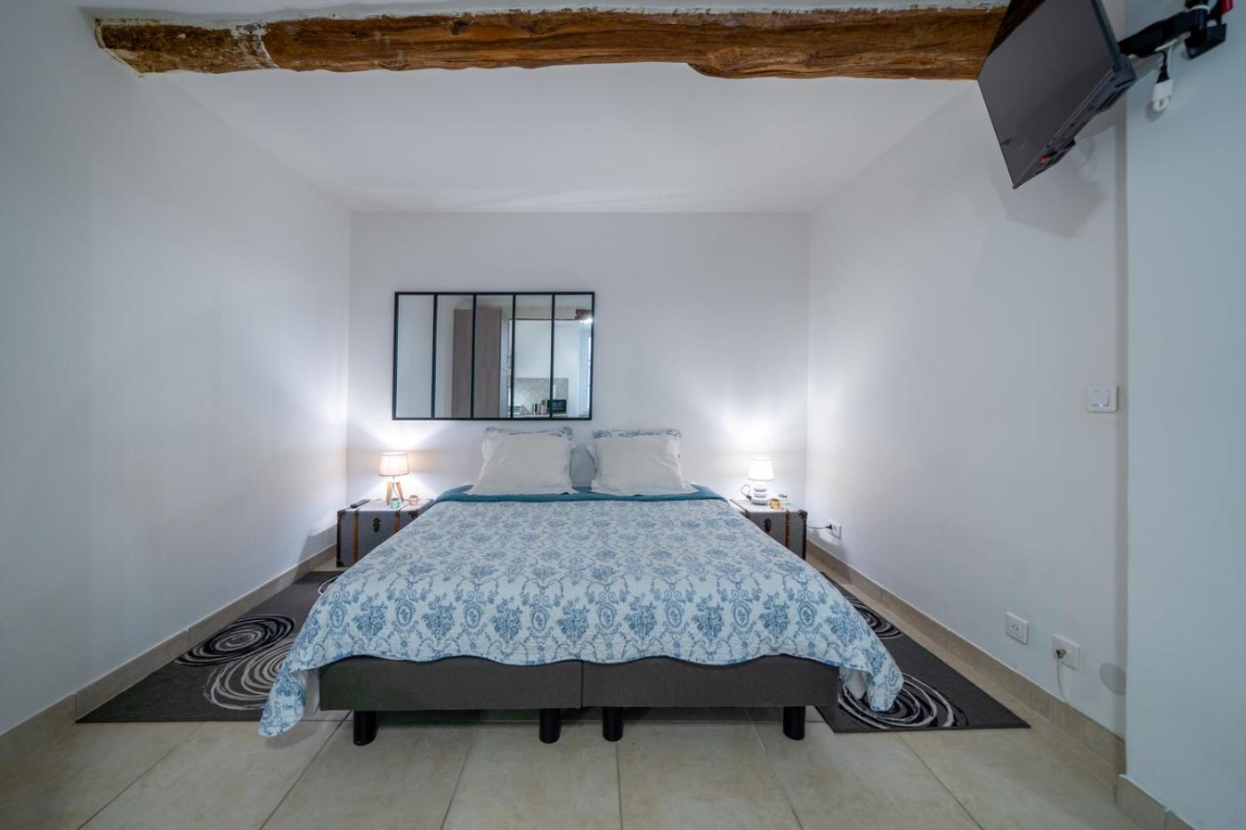 Au Coeur Du Vieux Village Saint-Chamas Ruang foto