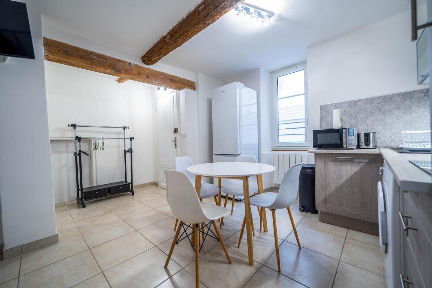 Au Coeur Du Vieux Village Saint-Chamas Ruang foto
