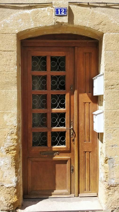 Au Coeur Du Vieux Village Saint-Chamas Bagian luar foto