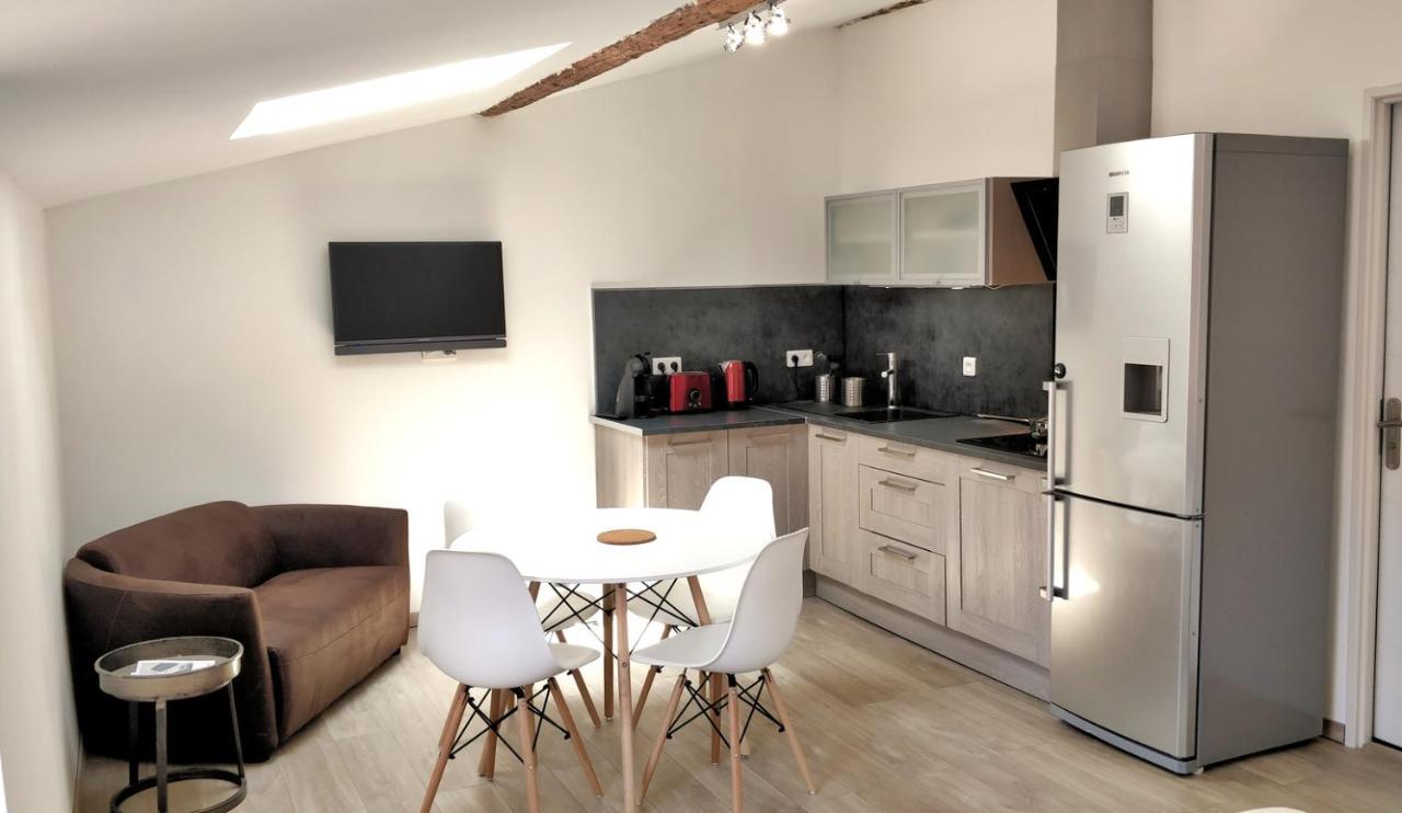 Au Coeur Du Vieux Village Saint-Chamas Bagian luar foto